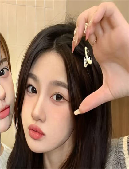 《他的微笑》角色研究：反派角色的复杂性与人性深度 认识人物与故事的互动